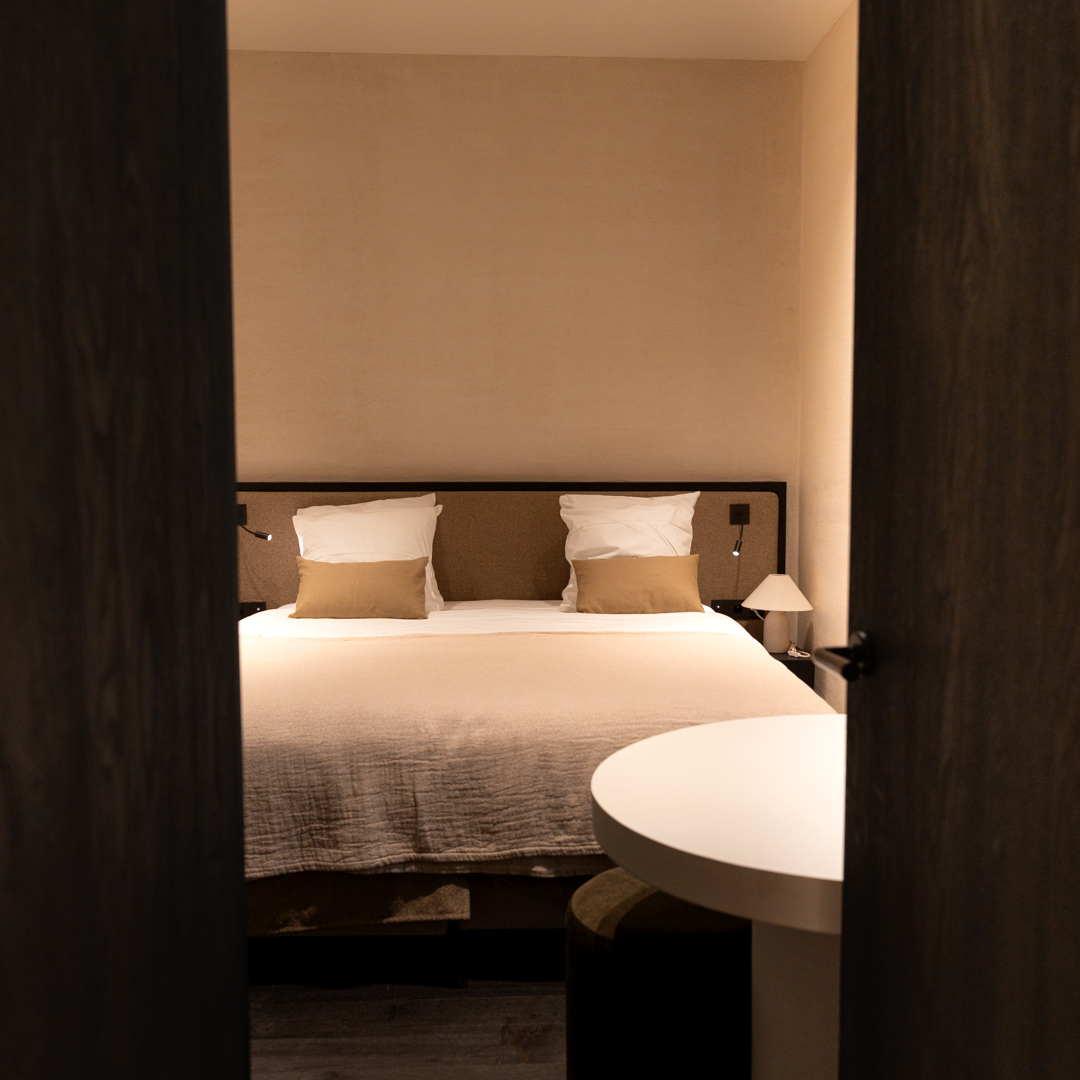Small classic room — double